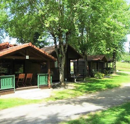 Camping Les Etoiles Saint-Sornin-Lavolps Eksteriør bilde