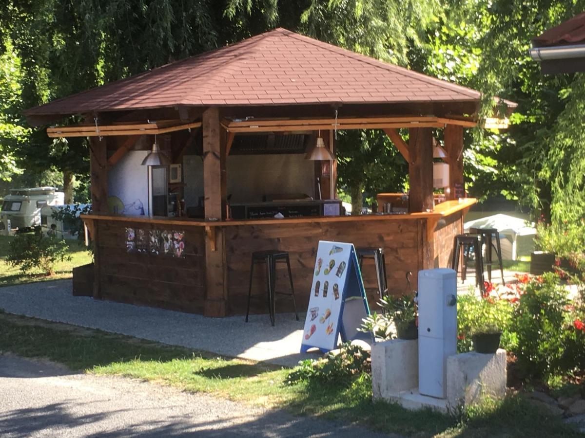 Camping Les Etoiles Saint-Sornin-Lavolps Eksteriør bilde