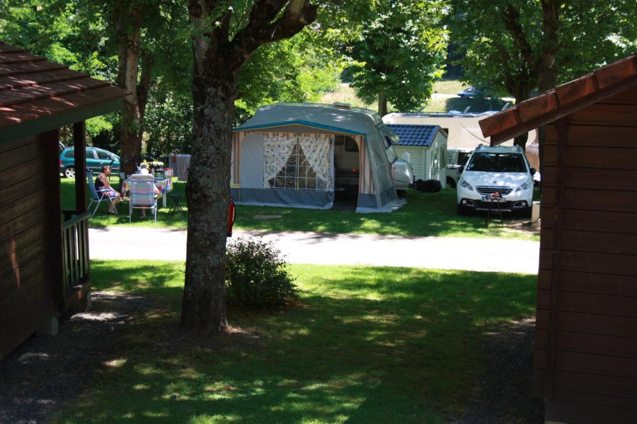 Camping Les Etoiles Saint-Sornin-Lavolps Eksteriør bilde