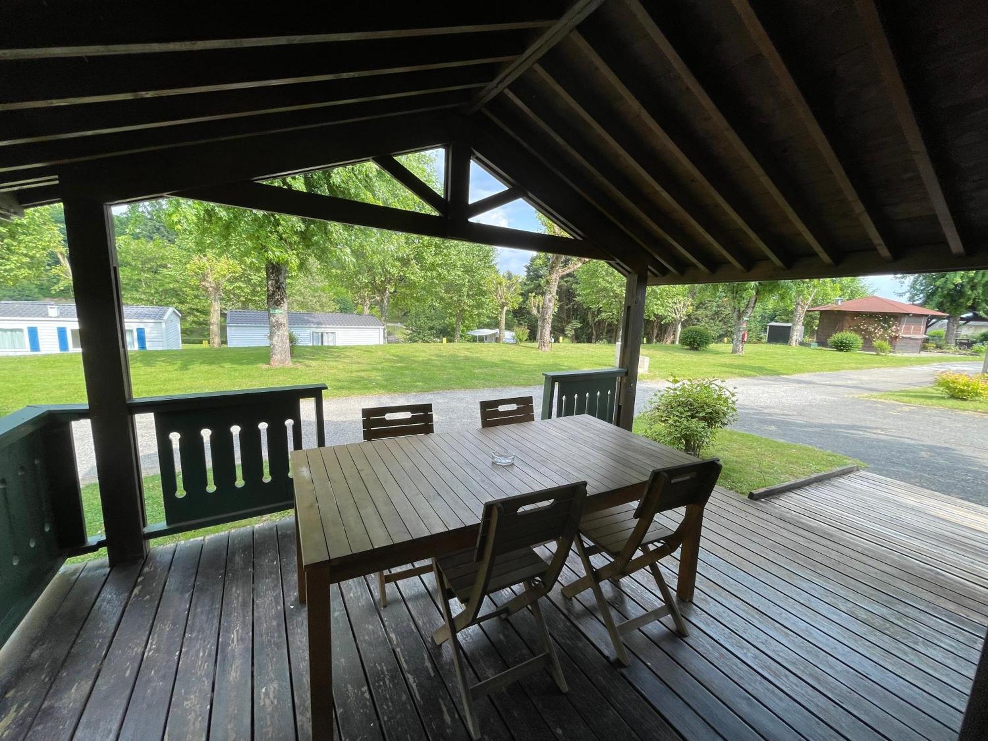 Camping Les Etoiles Saint-Sornin-Lavolps Eksteriør bilde