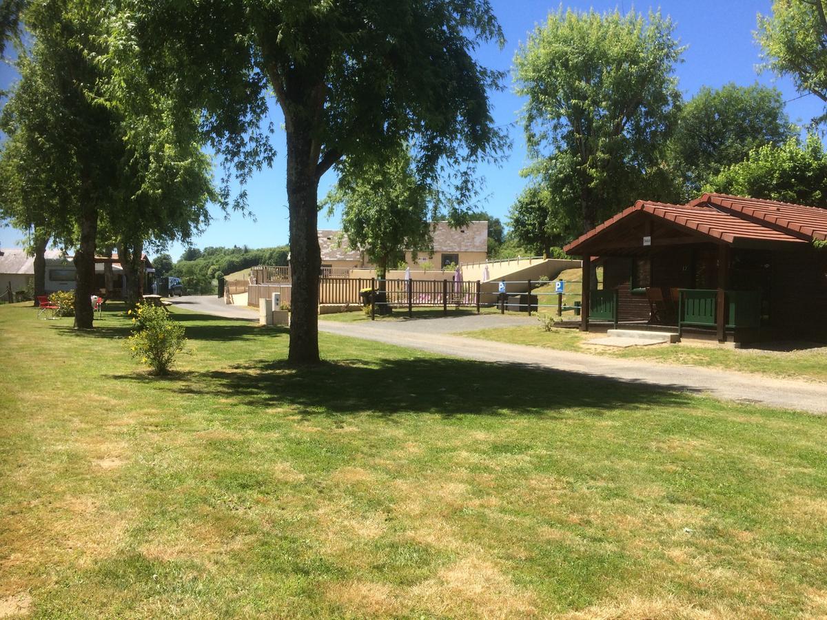 Camping Les Etoiles Saint-Sornin-Lavolps Eksteriør bilde